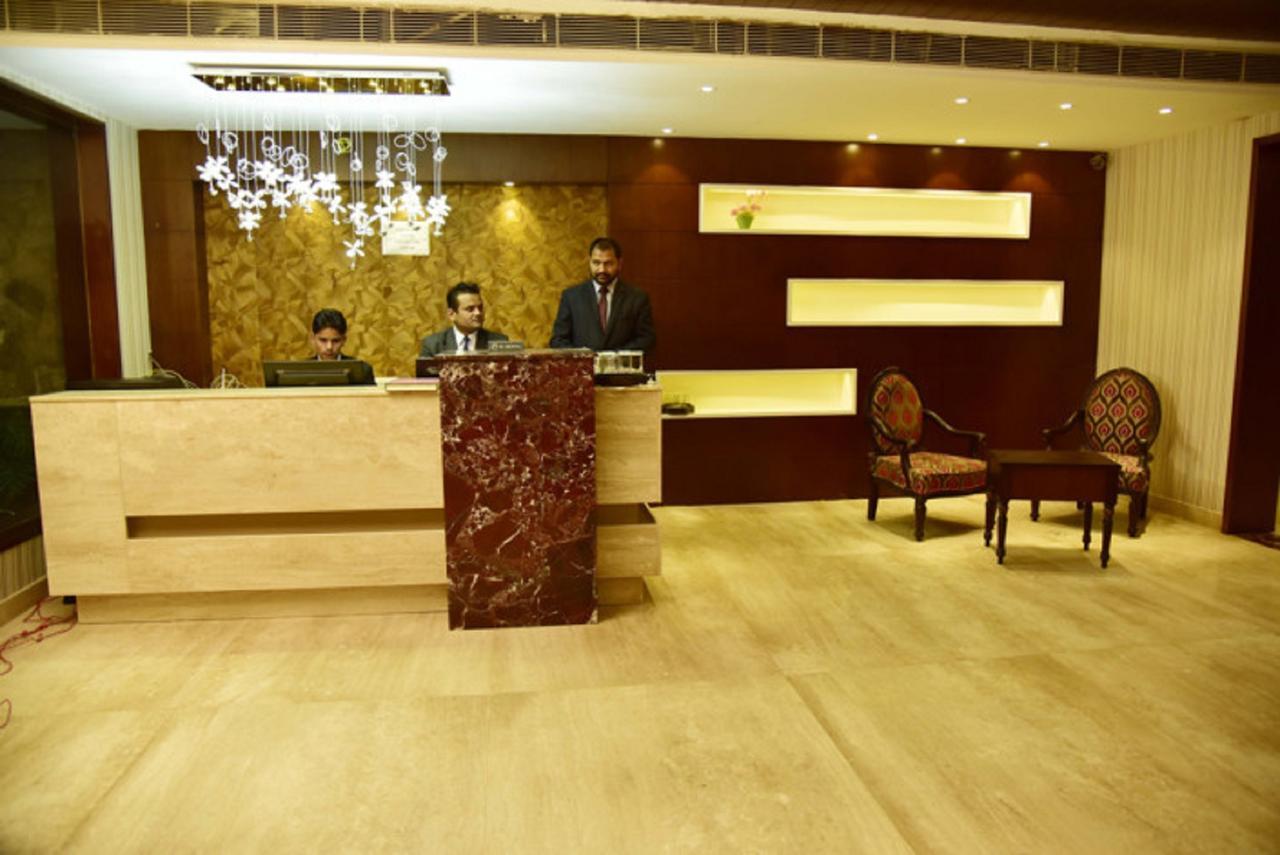 Season Hotel Nainital Eksteriør billede