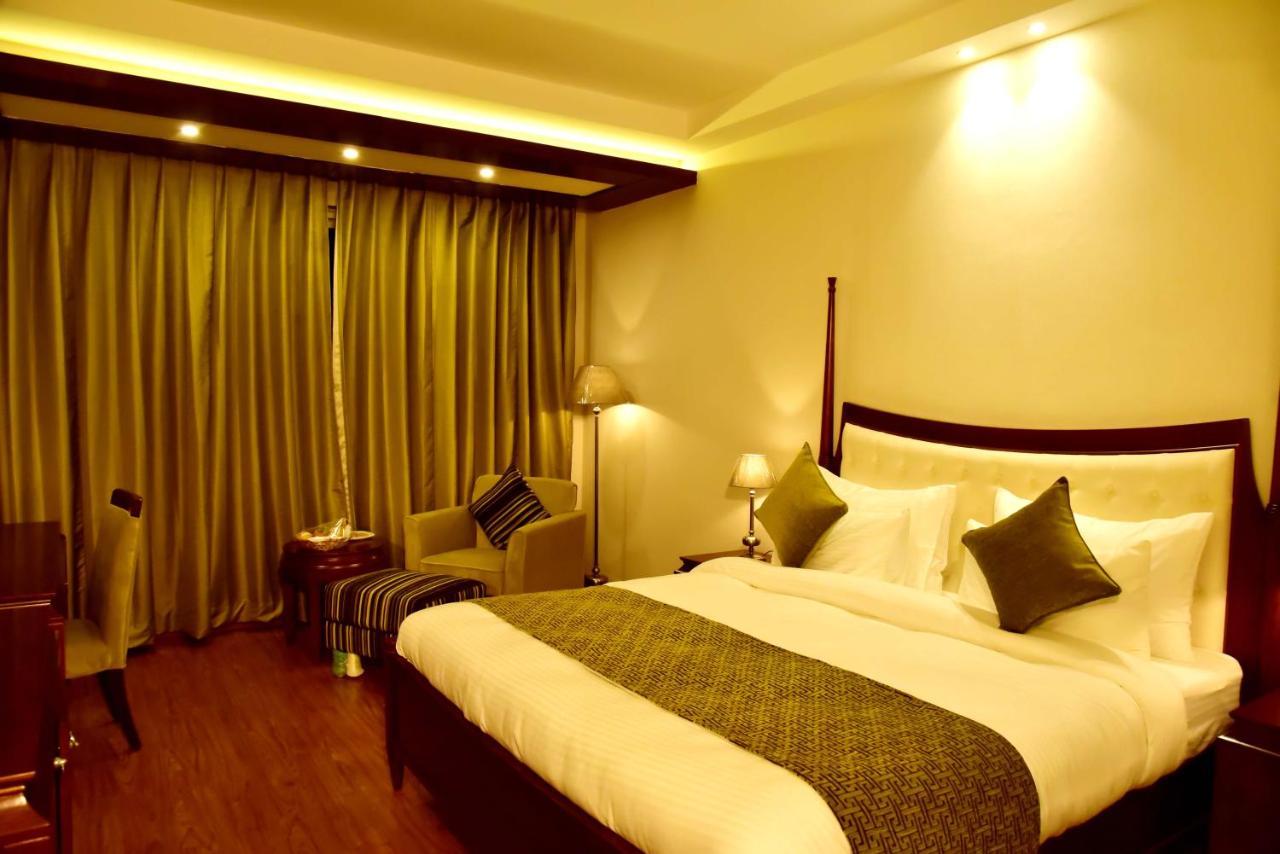 Season Hotel Nainital Eksteriør billede