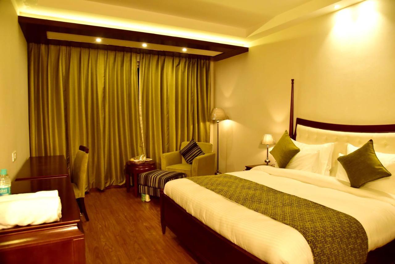 Season Hotel Nainital Eksteriør billede
