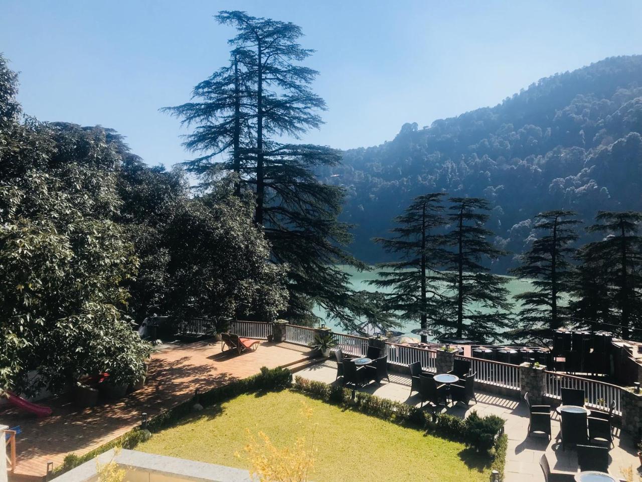 Season Hotel Nainital Eksteriør billede